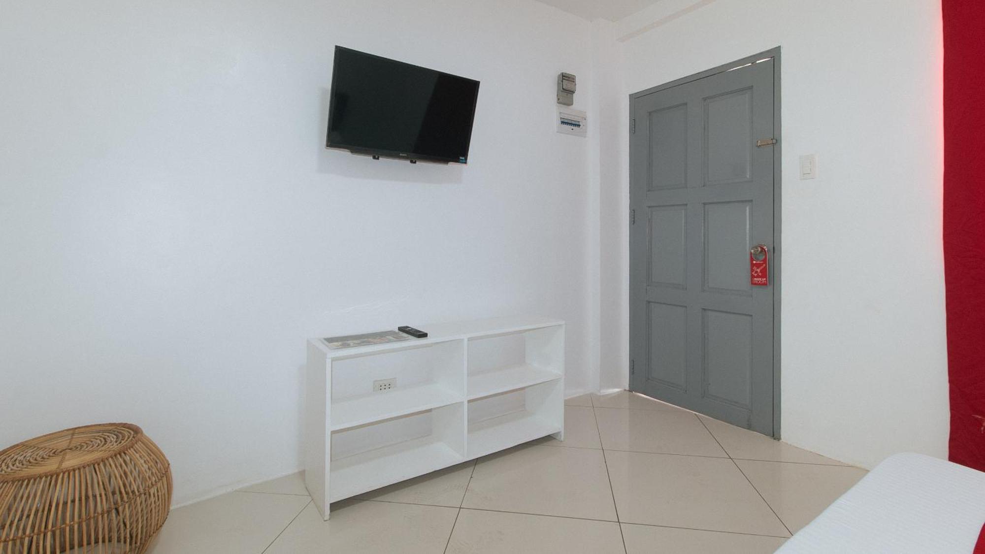 Reddoorz At Fat J Apartelle Mactan Себу Экстерьер фото